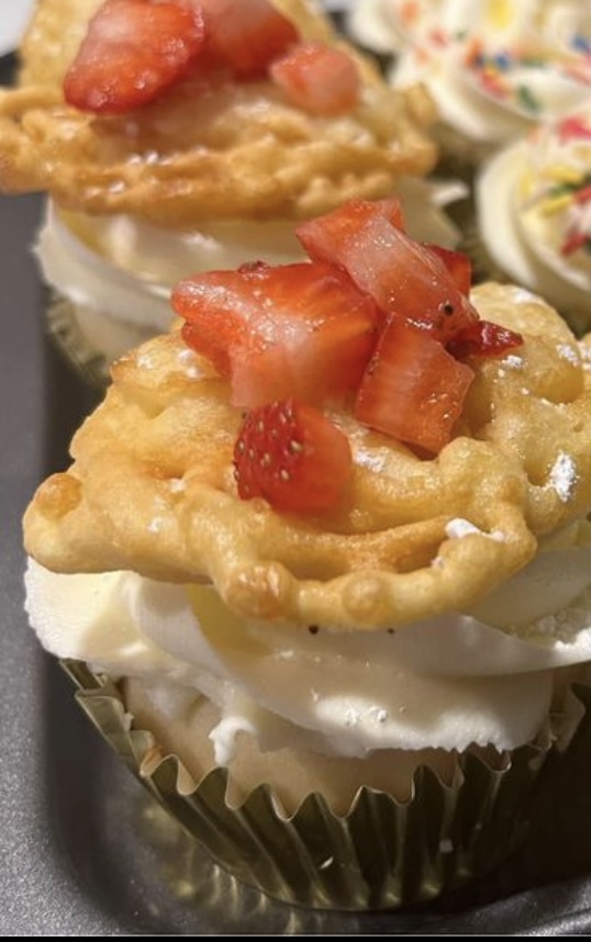 Strawberry funnel cake cupcakes
